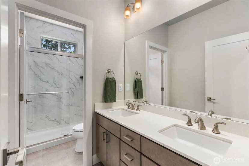 Property photo for 587 155th Place Ne, Bellevue photo 25