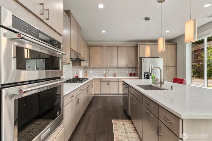 Property photo for 587 155th Place Ne, Bellevue photo 15