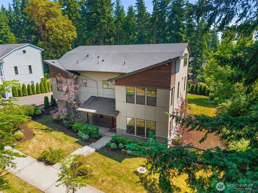 Property photo for 587 155th Place Ne, Bellevue photo 2