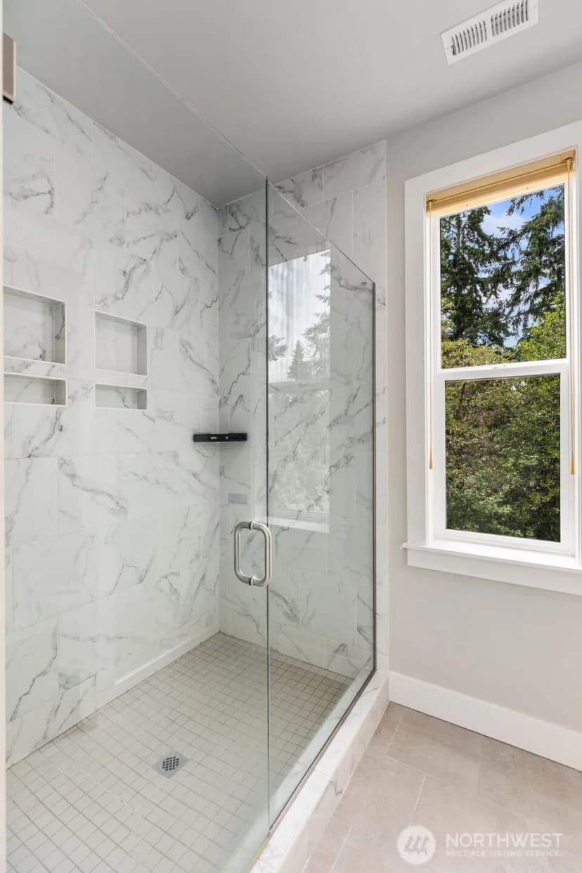 Property photo for 587 155th Place Ne, Bellevue photo 27