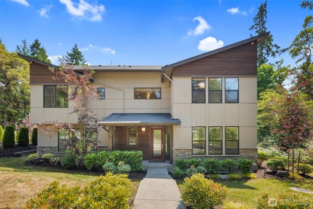 Property photo for 587 155th Place Ne, Bellevue photo 3