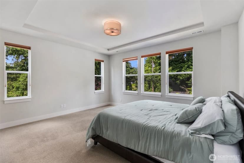 Property photo for 587 155th Place Ne, Bellevue photo 21