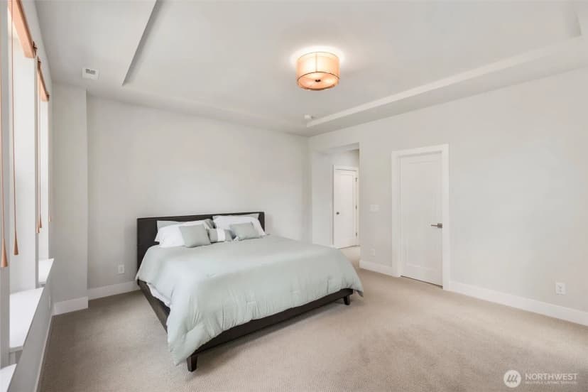 Property photo for 587 155th Place Ne, Bellevue photo 22