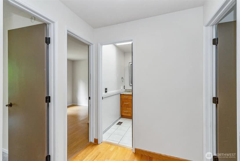 Property photo for 17002 Se 43rd Street, Bellevue photo 17