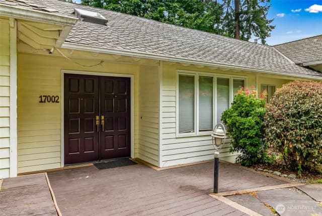 Property photo for 17002 Se 43rd Street, Bellevue photo 3