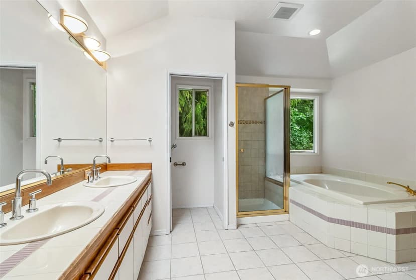 Property photo for 17002 Se 43rd Street, Bellevue photo 21