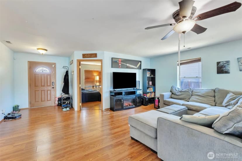 Property photo for 109 Nelsen Street Ne, Orting photo 8