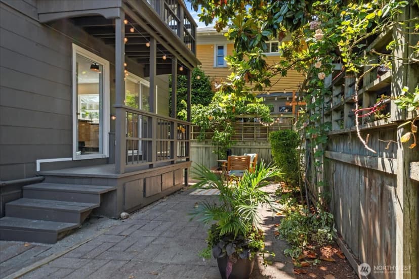 Property photo for 121 28th Avenue S, Seattle photo 16