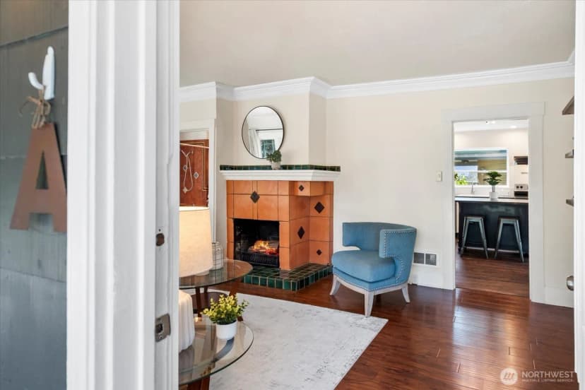 Property photo for 121 28th Avenue S, Seattle photo 3