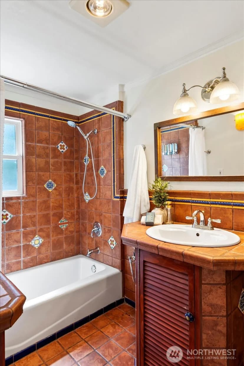 Property photo for 121 28th Avenue S, Seattle photo 10