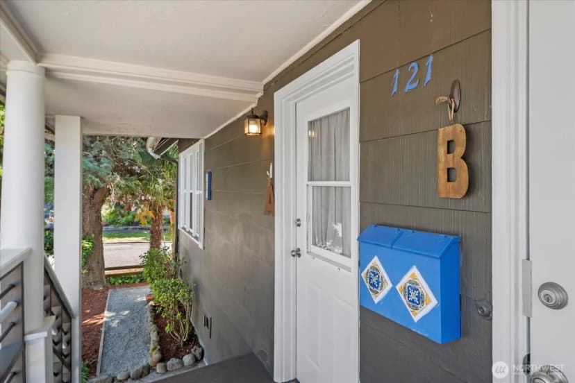 Property photo for 121 28th Avenue S, Seattle photo 18