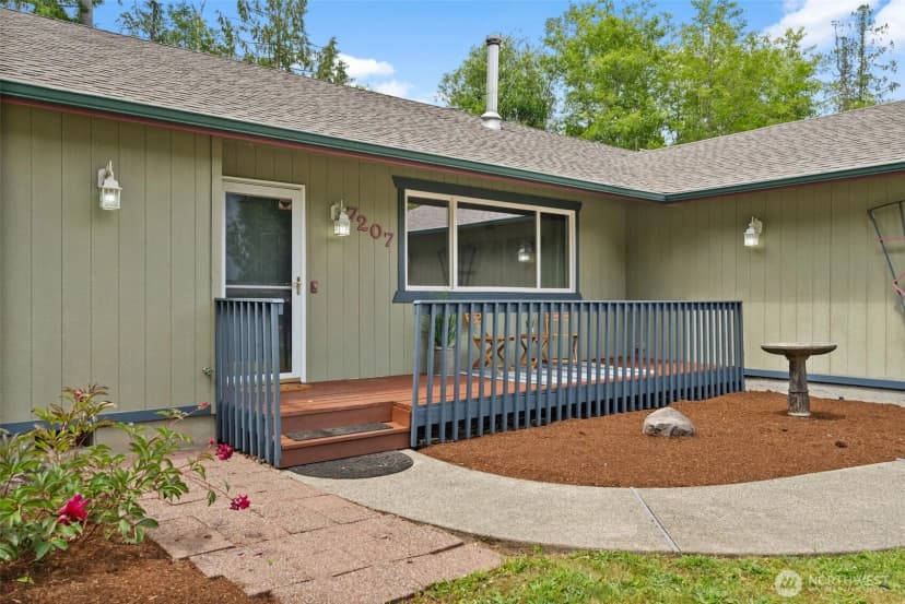 Property photo for 7207 Lakeside St Sw, Olympia photo 4