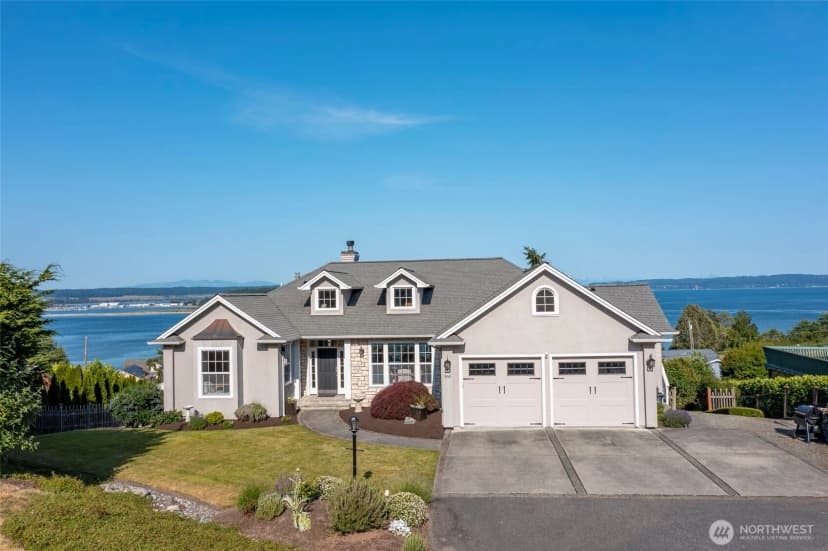 Property photo for 560 Sw Waterloo Avenue, Oak Harbor