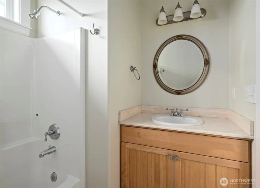 Property photo for 560 Sw Waterloo Avenue, Oak Harbor photo 26