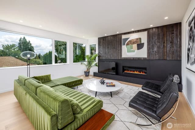 Property photo for 311 Ne 59th Street, Seattle photo 3