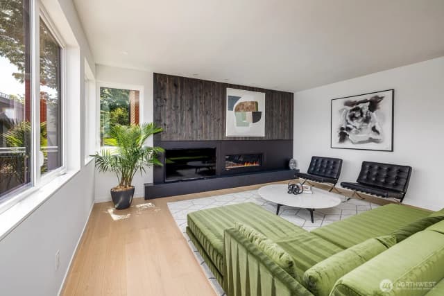 Property photo for 311 Ne 59th Street, Seattle photo 4
