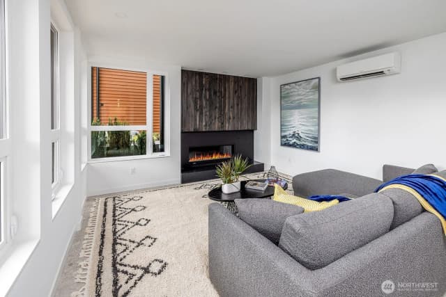 Property photo for 311 Ne 59th Street, Seattle photo 5