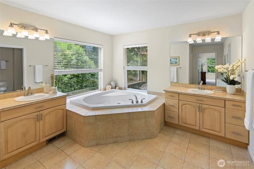 Property photo for 213 Eakin Drive Nw, Bainbridge Island photo 17