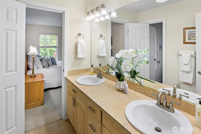 Property photo for 213 Eakin Drive Nw, Bainbridge Island photo 19