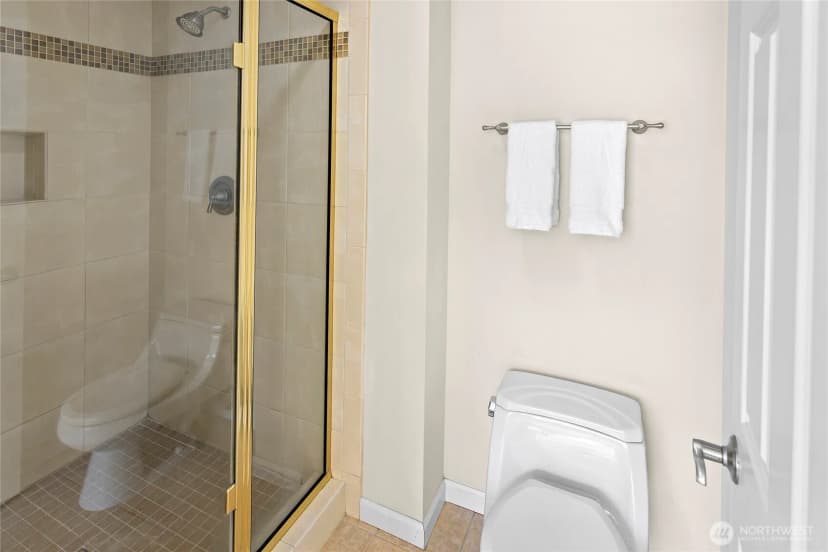 Property photo for 213 Eakin Drive Nw, Bainbridge Island photo 20