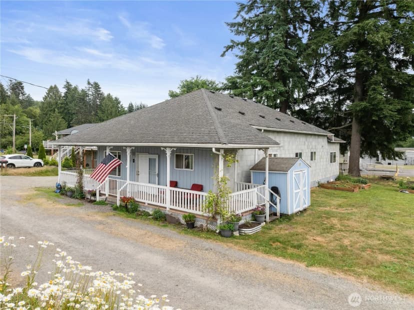 Property photo for 25517 Lawson Street, Black Diamond photo 2