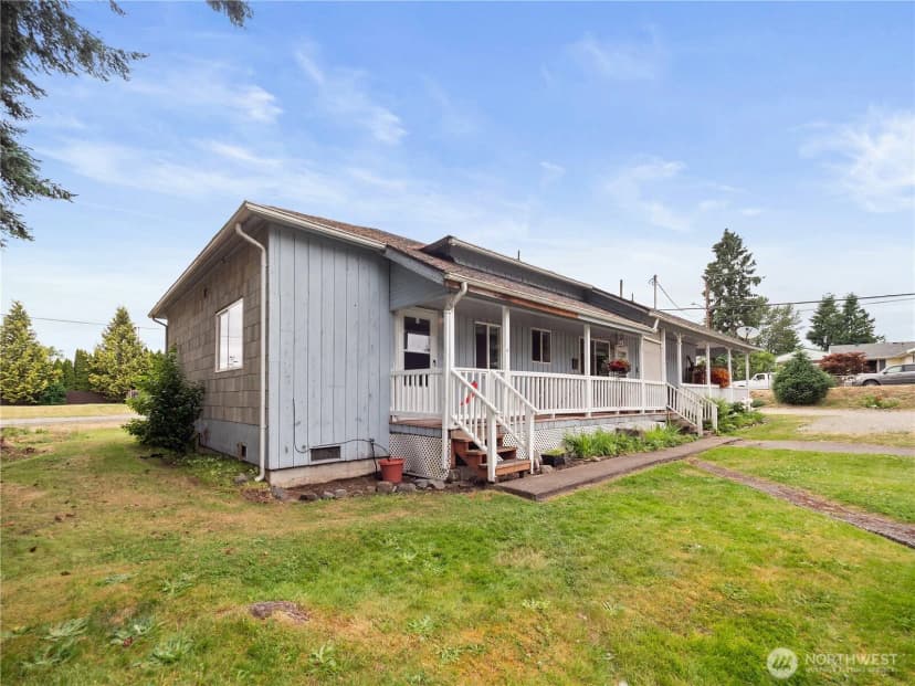 Property photo for 25517 Lawson Street, Black Diamond photo 6