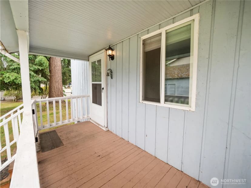 Property photo for 25517 Lawson Street, Black Diamond photo 9