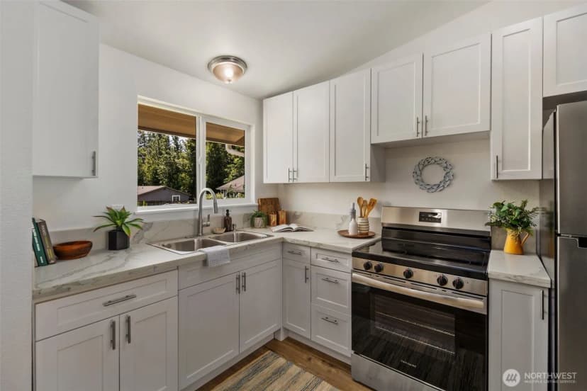 Property photo for 3305 Hollywood Avenue, Bellingham photo 3