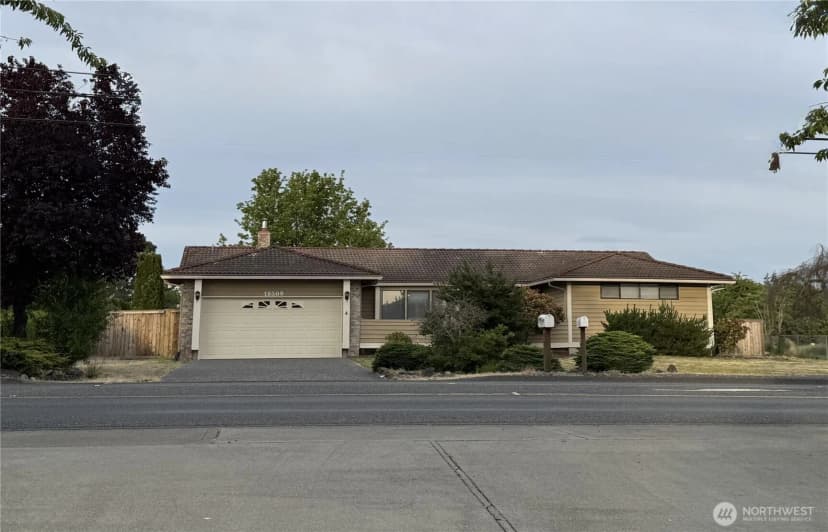 Property photo for 18509 22nd Avenue E, Tacoma photo 3