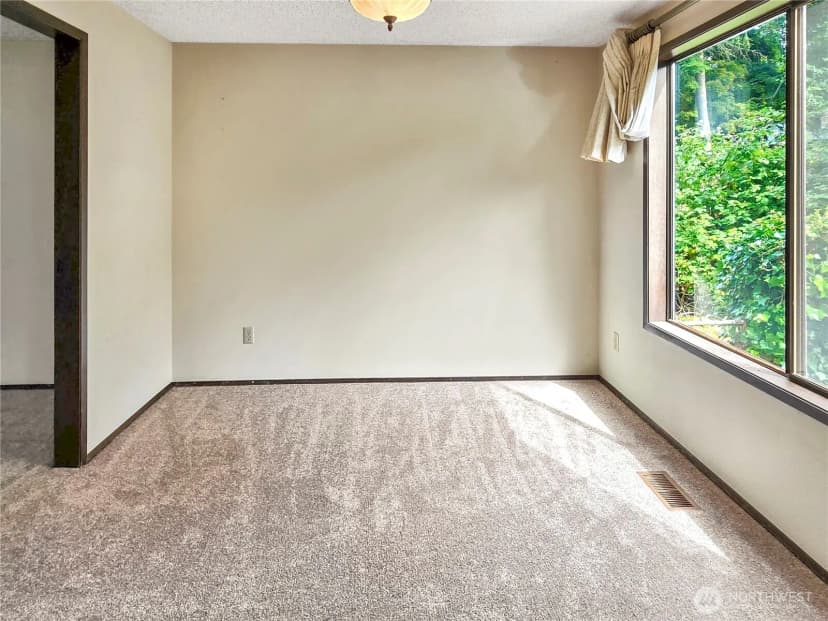 Property photo for 2283 Darvic Place, Oak Harbor photo 12