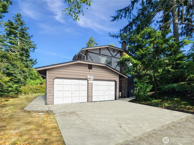 Property photo for 2283 Darvic Place, Oak Harbor photo 2