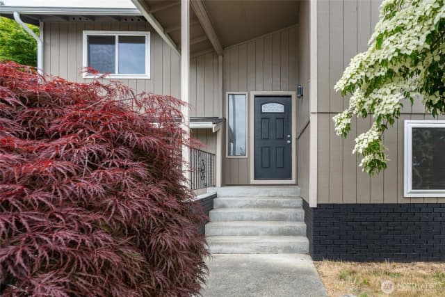 Property photo for 3918 Commencement Bay Drive, Tacoma photo 3