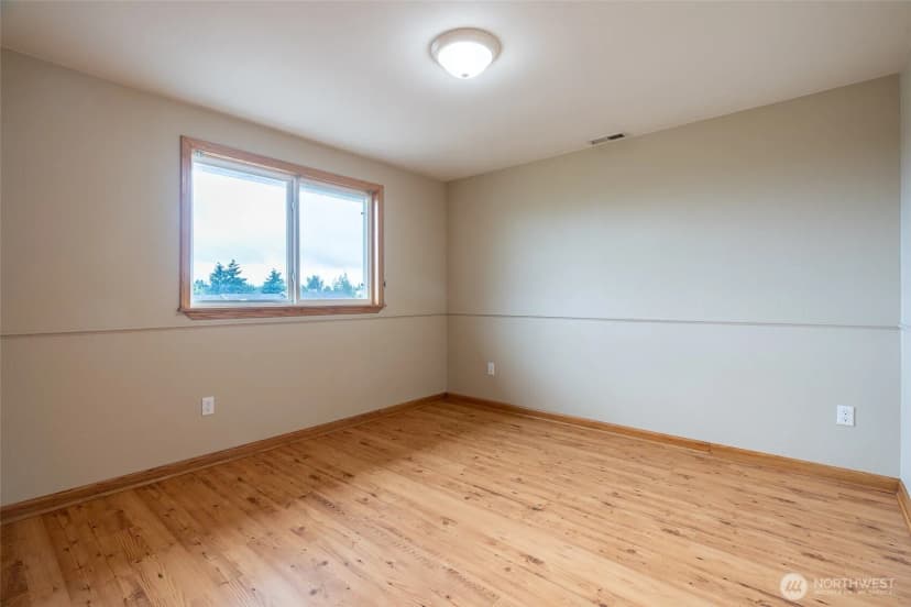 Property photo for 3918 Commencement Bay Drive, Tacoma photo 15