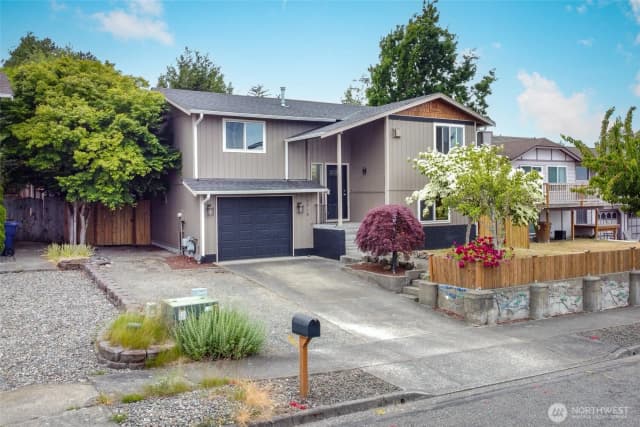 Property photo for 3918 Commencement Bay Drive, Tacoma photo 2