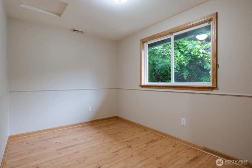 Property photo for 3918 Commencement Bay Drive, Tacoma photo 19