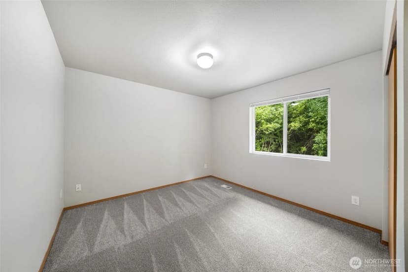 Property photo for 4817 S 251st Court, Kent photo 13
