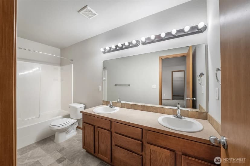 Property photo for 4817 S 251st Court, Kent photo 18
