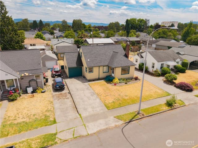 Property photo for 1028 20th Ave, Longview photo 2