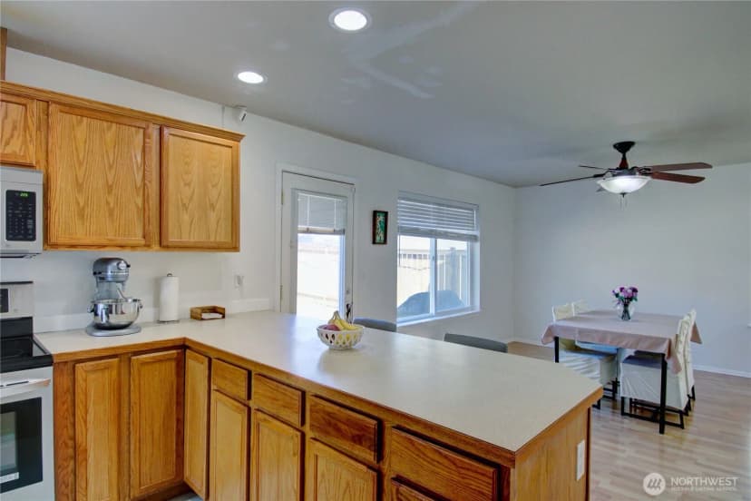 Property photo for 1044 Nw 14th Way, Oak Harbor photo 6