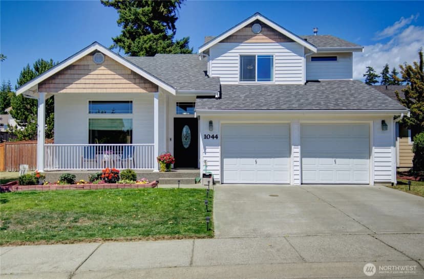 Property photo for 1044 Nw 14th Way, Oak Harbor