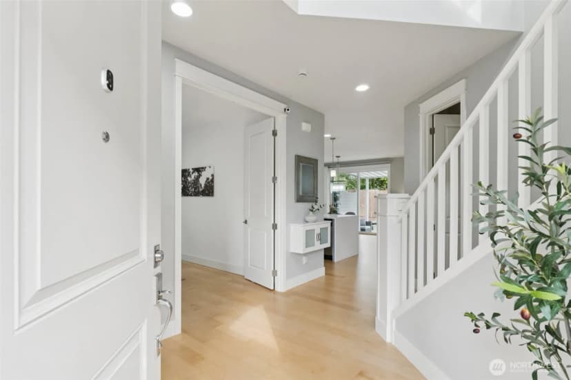 Property photo for 20402 1st Place W, Lynnwood photo 2