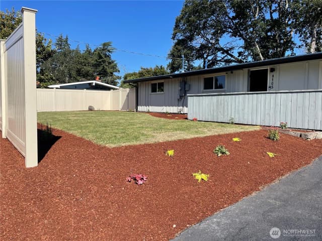 Property photo for 8105 Oakridge Drive Sw, Lakewood