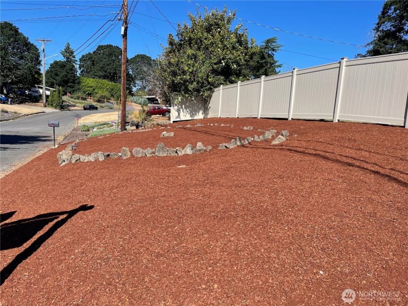 Property photo for 8105 Oakridge Drive Sw, Lakewood photo 17