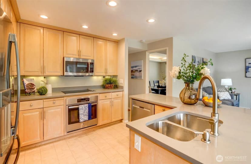 Property photo for 2102 172nd Avenue Ne, Bellevue photo 13