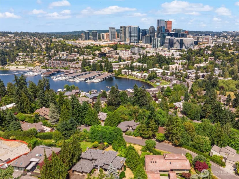 Property photo for 9610 Se 7th Street, Bellevue photo 2