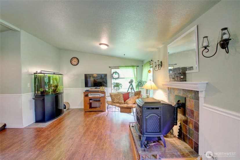 Property photo for 2701 Old Highway 99 North, Burlington photo 10