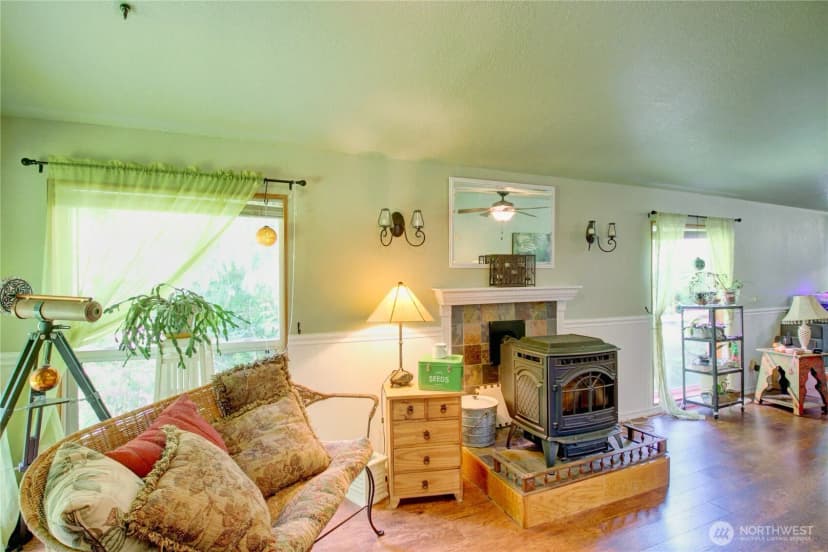 Property photo for 2701 Old Highway 99 North, Burlington photo 9