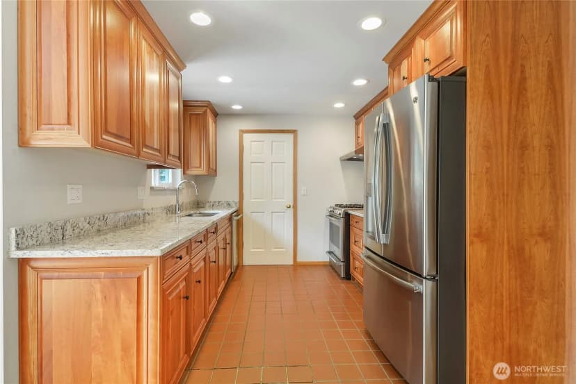 Property photo for 832 Birch Street, Edmonds photo 9
