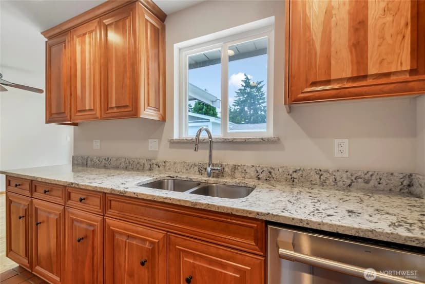 Property photo for 832 Birch Street, Edmonds photo 11