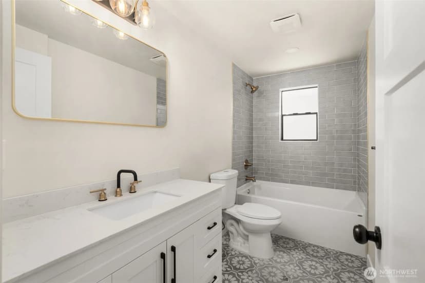 Property photo for 21239 15th Avenue S, Des Moines photo 8